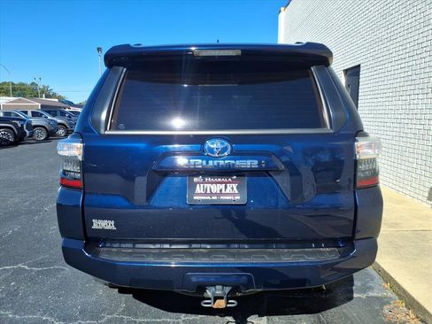 Used 2022 Toyota 4Runner SR5 Premium image 17