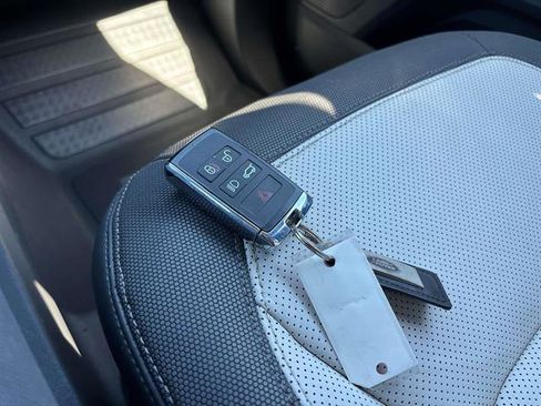 Used 2023 Land Rover Defender 110 X-Dynamic SE image 28