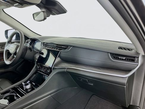 Used 2023 Jeep Grand Cherokee Limited image 36