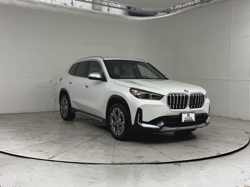 Used 2024 BMW X1 xDrive28i w/ Convenience Package AWD/4WD image 3
