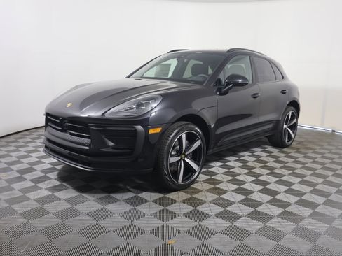 Used 2025 Porsche Macan image 11