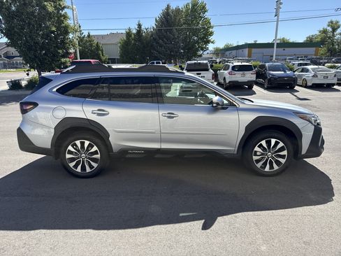 Certified 2025 Subaru Outback Touring AWD/4WD image 7