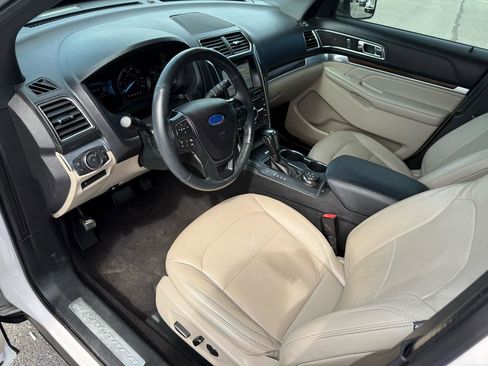 Used 2018 Ford Explorer Limited w/ Equipment Group 301A AWD/4WD image 12