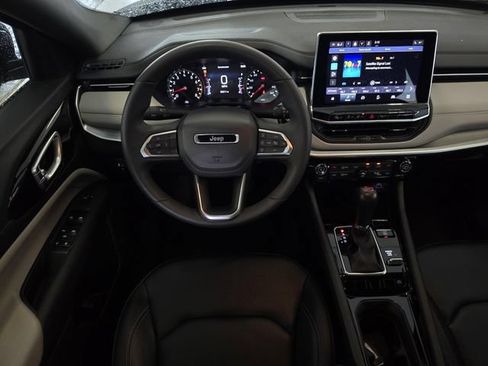 Used 2025 Jeep Compass Limited AWD/4WD image 10