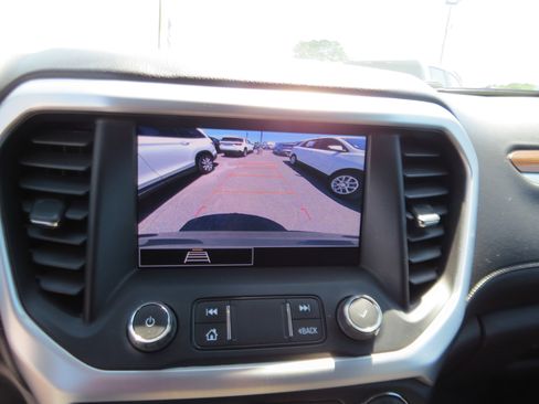 Used 2023 GMC Acadia SLE FWD image 21