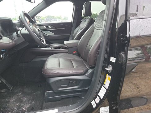 Used 2025 Ford Explorer Platinum w/ LUX Leather Package AWD/4WD image 3