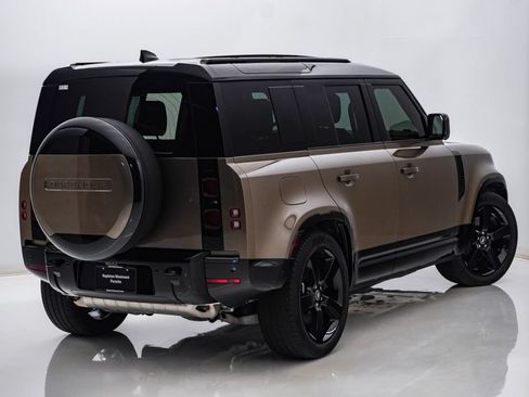 Used 2025 Land Rover Defender 110 X-Dynamic SE AWD/4WD image 11