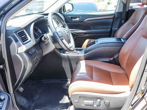 Used 2019 Toyota Highlander Limited Platinum w/ Carpet Mat Package (TMS) AWD/4WD image 15