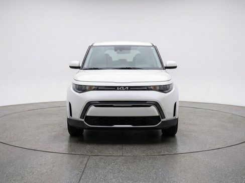 Used 2025 Kia Soul LX w/ LX Technology Package FWD image 2