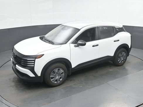 Used 2025 Nissan Kicks S AWD/4WD image 35