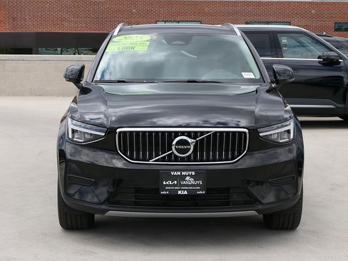 Used 2025 Volvo XC40 B5 Core AWD/4WD image 8