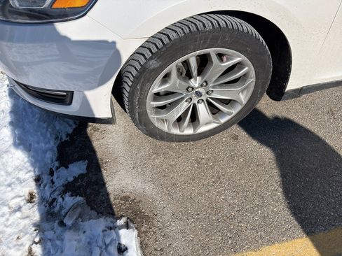 Used 2015 Ford Taurus Limited w/ Equipment Group 301A image 3