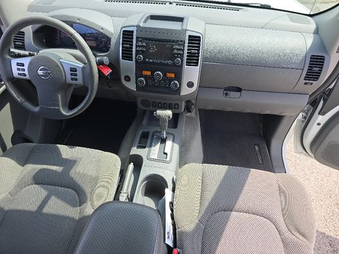 Used 2014 Nissan Frontier SV w/ SV Value Truck Package RWD image 13