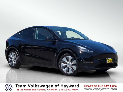 Used 2023 Tesla Model Y Long Range AWD/4WD image 1