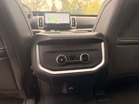 Used 2025 Ford Expedition Active AWD/4WD image 16