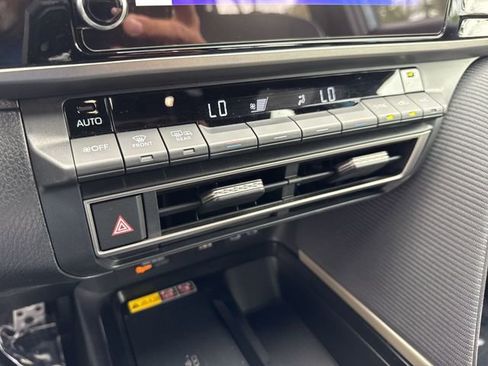 Used 2025 Toyota Camry SE image 19