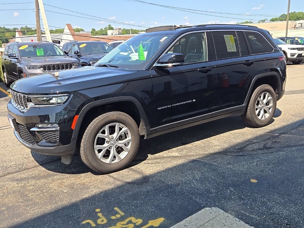 Used 2023 Jeep Grand Cherokee Limited AWD/4WD image 5
