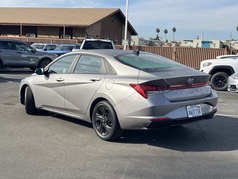 Used 2021 Hyundai Elantra Blue image 3