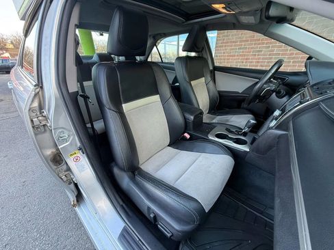 Used 2012 Toyota Camry SE w/ Leather Pkg image 16