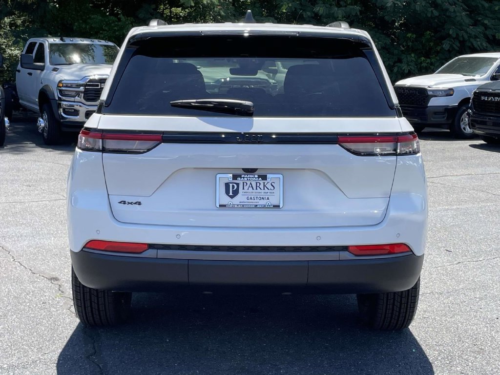 New 2026 Jeep Grand Cherokee Altitude AWD/4WD image 7
