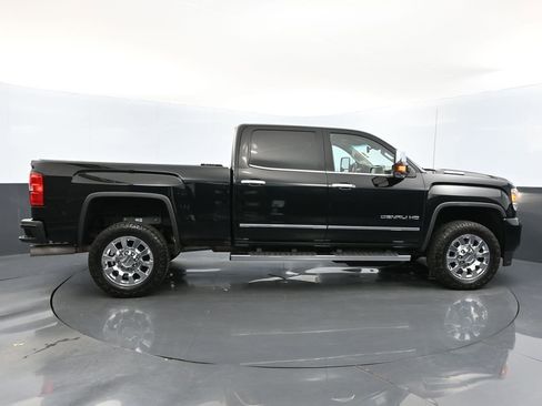 Used 2019 GMC Sierra 2500 Denali w/ Duramax Plus Package image 4