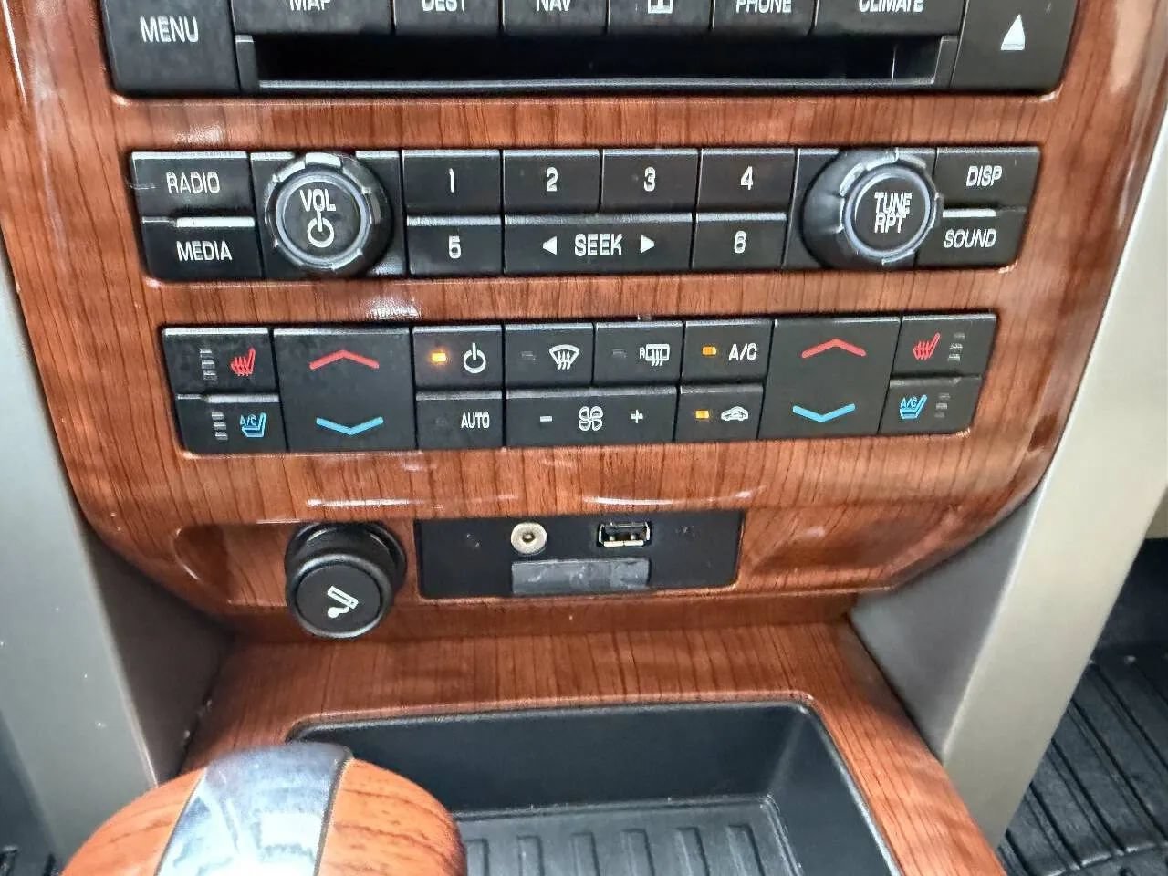 Used 2010 Ford F150 Lariat AWD/4WD image 21