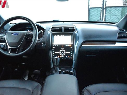 Used 2019 Ford Explorer Limited w/ Ford Safe & Smart Package AWD/4WD image 12