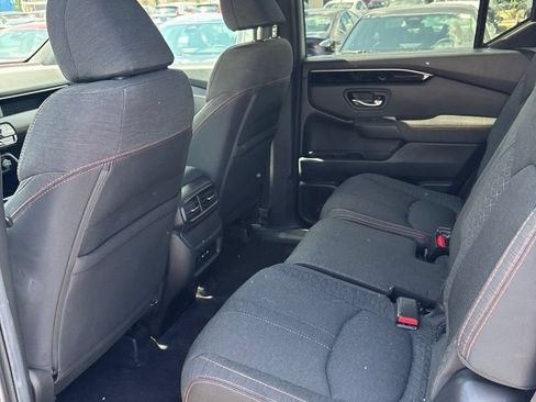Used 2025 Honda Pilot Sport image 24