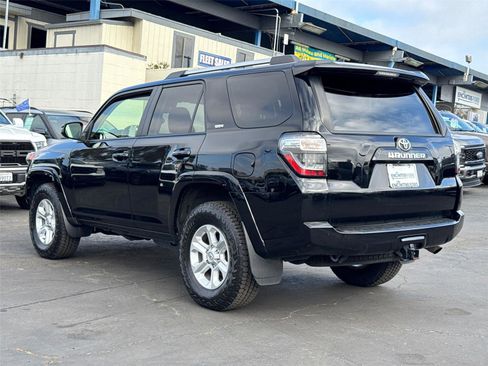 Used 2024 Toyota 4Runner SR5 AWD/4WD image 9