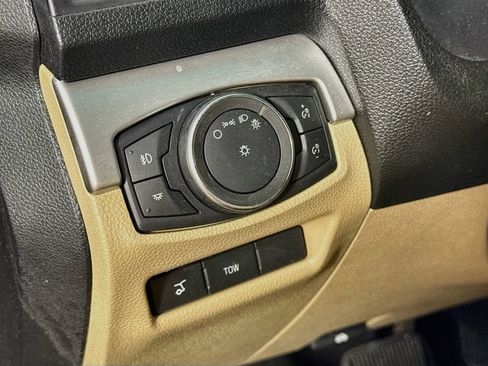 Used 2016 Ford Explorer XLT w/ Equipment Group 202A FWD image 10