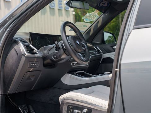 Used 2025 BMW X5 xDrive40i w/ M Sport Package AWD/4WD image 24