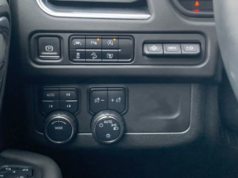 Used 2024 Chevrolet Tahoe Premier w/ Premium Package 2 image 21