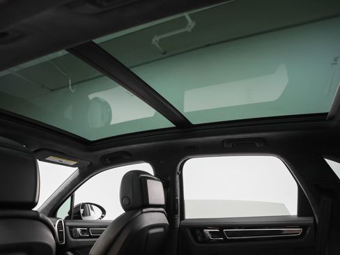 Certified 2023 Porsche Cayenne GTS AWD/4WD image 45