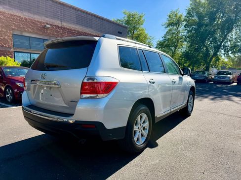 Used 2011 Toyota Highlander SE w/ Tow Pkg AWD/4WD image 8