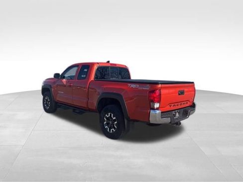 Used 2017 Toyota Tacoma TRD Off-Road w/ Tow Package image 3