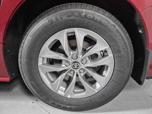 New 2026 Toyota Sienna XLE FWD image 11