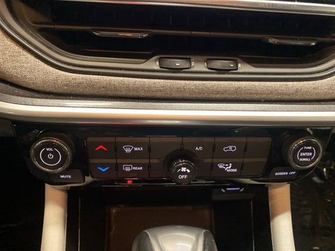 Used 2023 Jeep Compass Latitude image 20