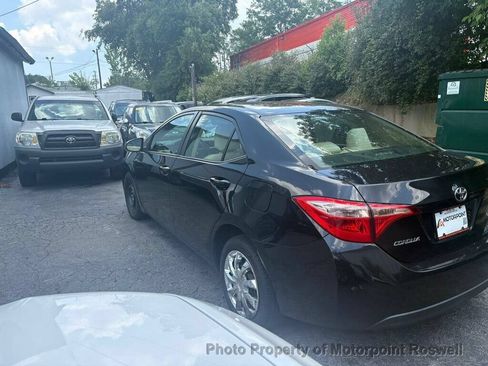 Used 2018 Toyota Corolla LE FWD image 11