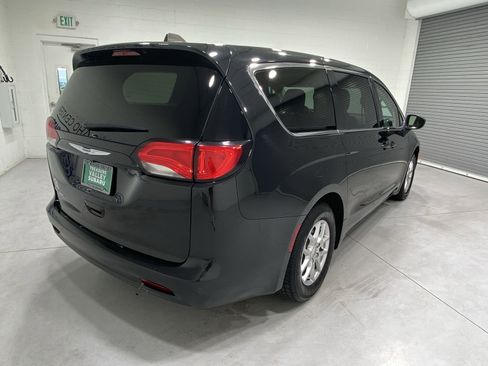 Used 2023 Chrysler Voyager LX FWD image 8