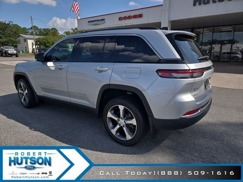 Used 2024 Jeep Grand Cherokee Limited w/ MOPAR Finishing Package AWD/4WD image 8