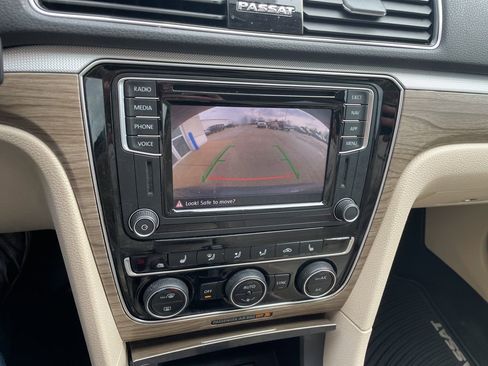 Used 2018 Volkswagen Passat 2.0T SE image 21