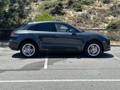 Used 2025 Porsche Macan image 9