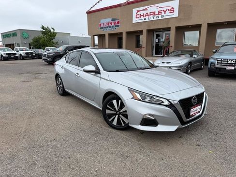 Used 2022 Nissan Altima 2.5 SV w/ SV Premium Package FWD image 1