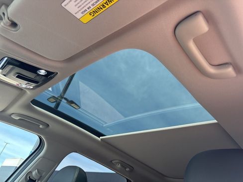 Used 2023 Kia Sorento S w/ Panoramic Sunroof Package AWD/4WD image 15