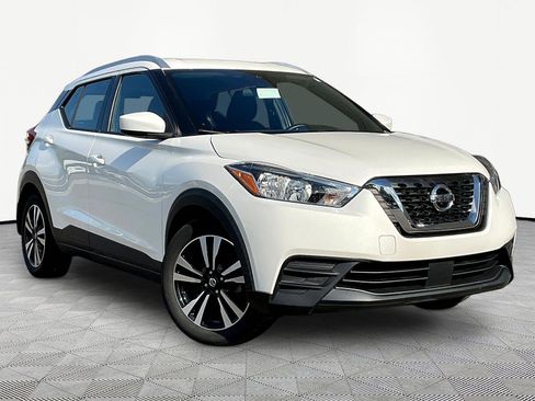 Used 2020 Nissan Kicks SV FWD image 3