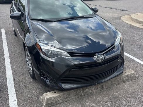 Used 2018 Toyota Corolla LE FWD image 3