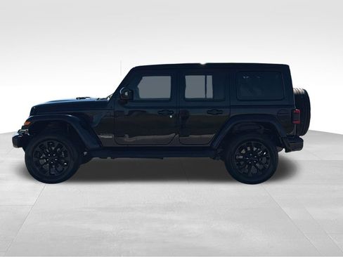 Used 2022 Jeep Wrangler Unlimited Sahara AWD/4WD image 26