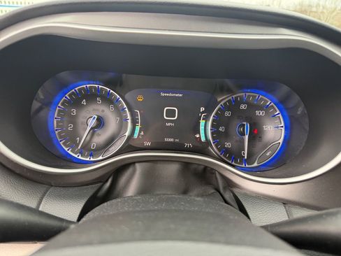 Used 2024 Chrysler Pacifica Touring-L image 16