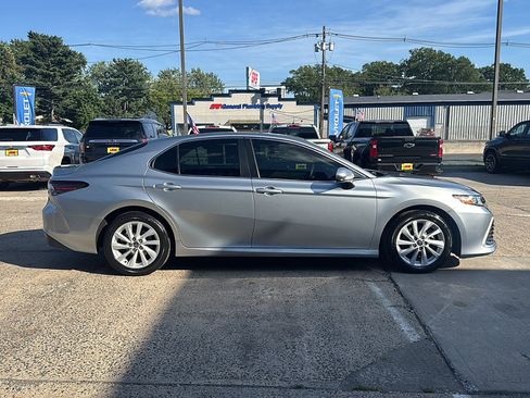 Used 2022 Toyota Camry LE FWD image 9