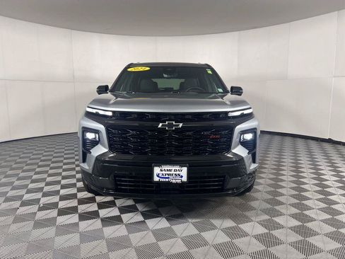 Used 2024 Chevrolet Traverse RS FWD image 16